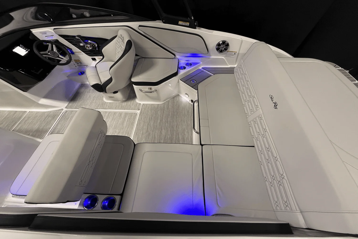 2025 Sea Ray SPX 210 Outboard Image Thumbnail #10