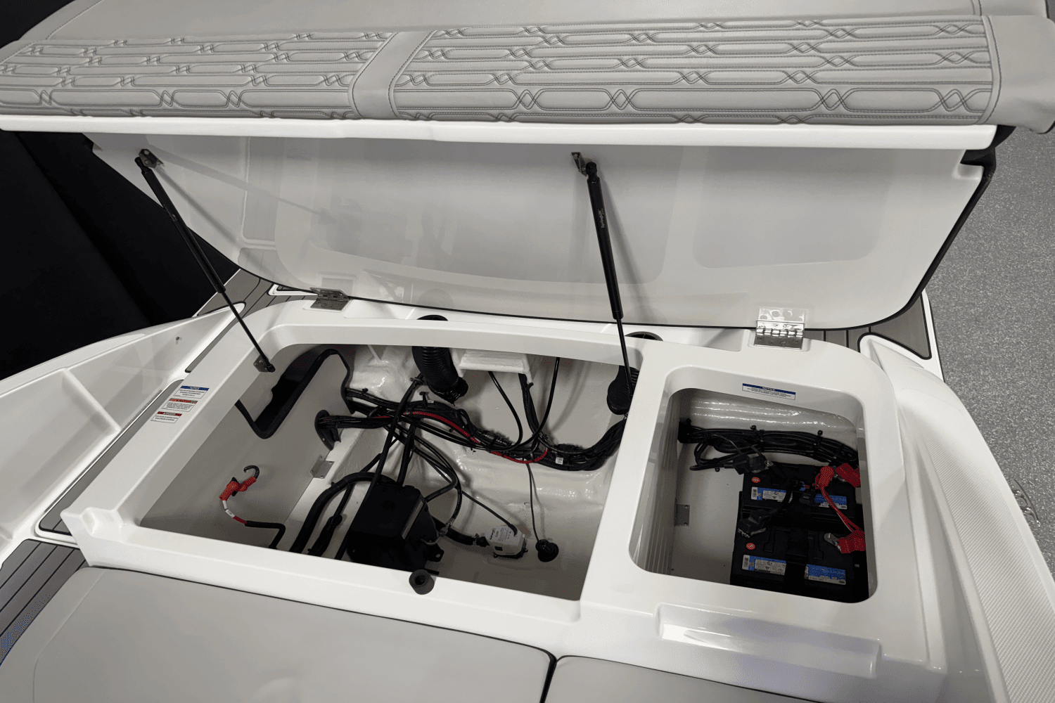 2025 Sea Ray SPX 210 Outboard Image Thumbnail #39