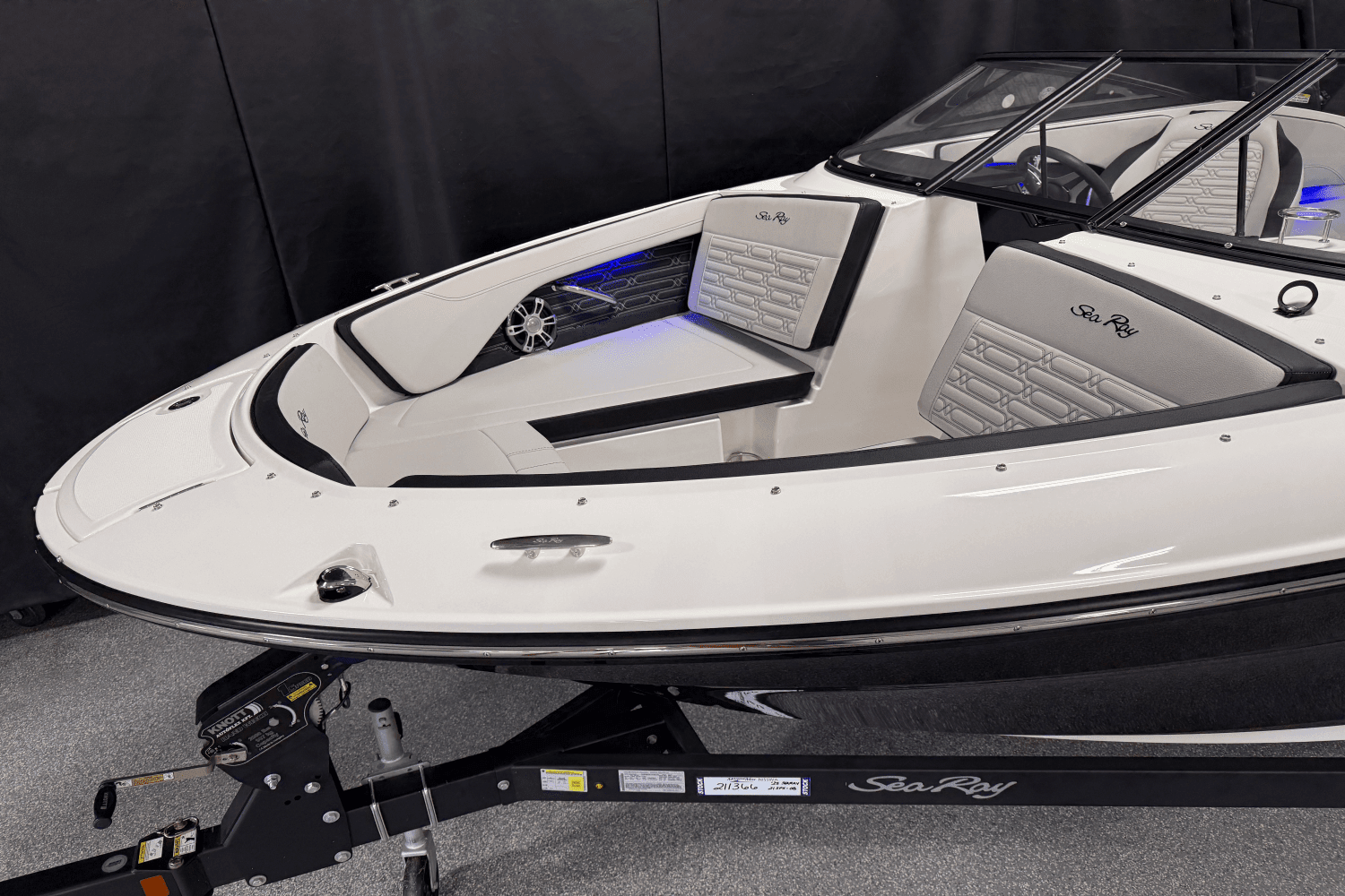 2025 Sea Ray SPX 210 Outboard Image Thumbnail #6