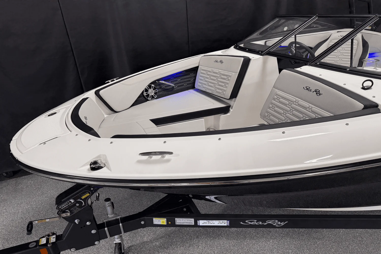 2025 Sea Ray SPX 210 Outboard Image Thumbnail #6