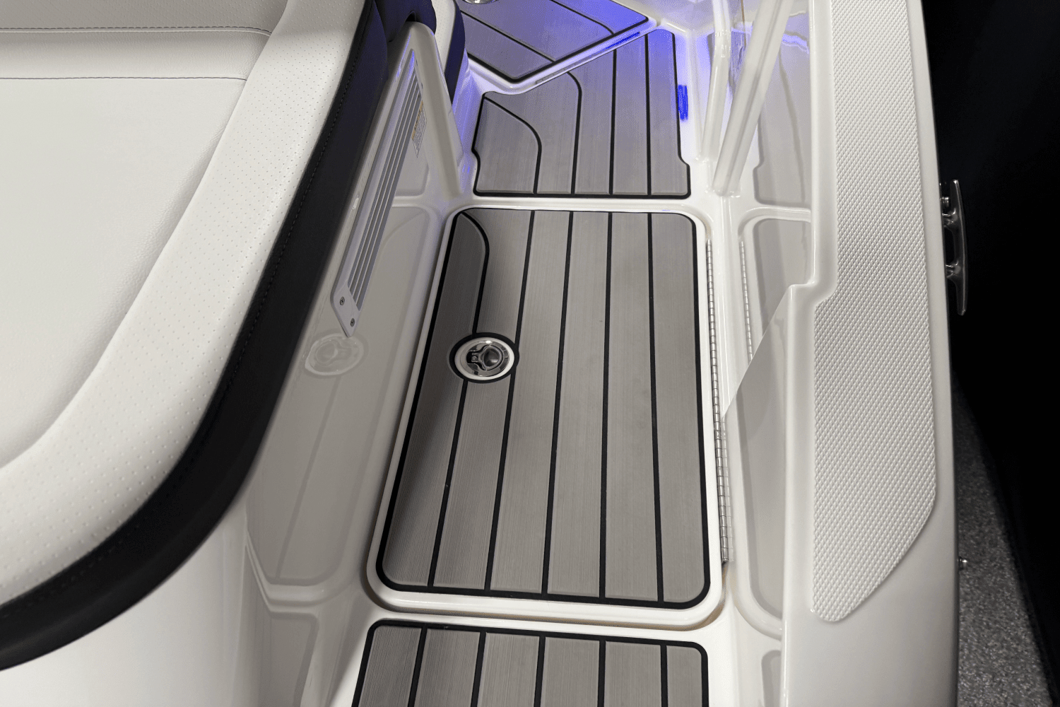 2025 Sea Ray SPX 210 Outboard Image Thumbnail #25