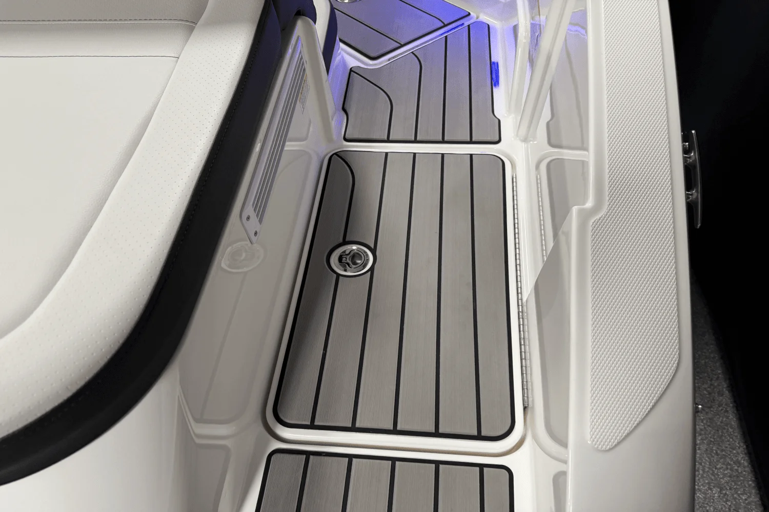 2025 Sea Ray SPX 210 Outboard Image Thumbnail #25