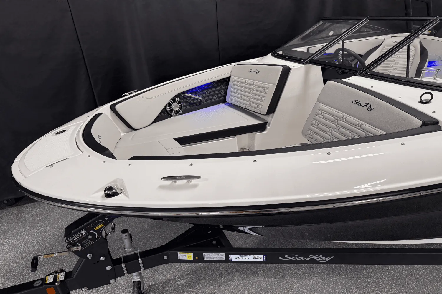 2025 Sea Ray SPX 210 Outboard Image Thumbnail #6