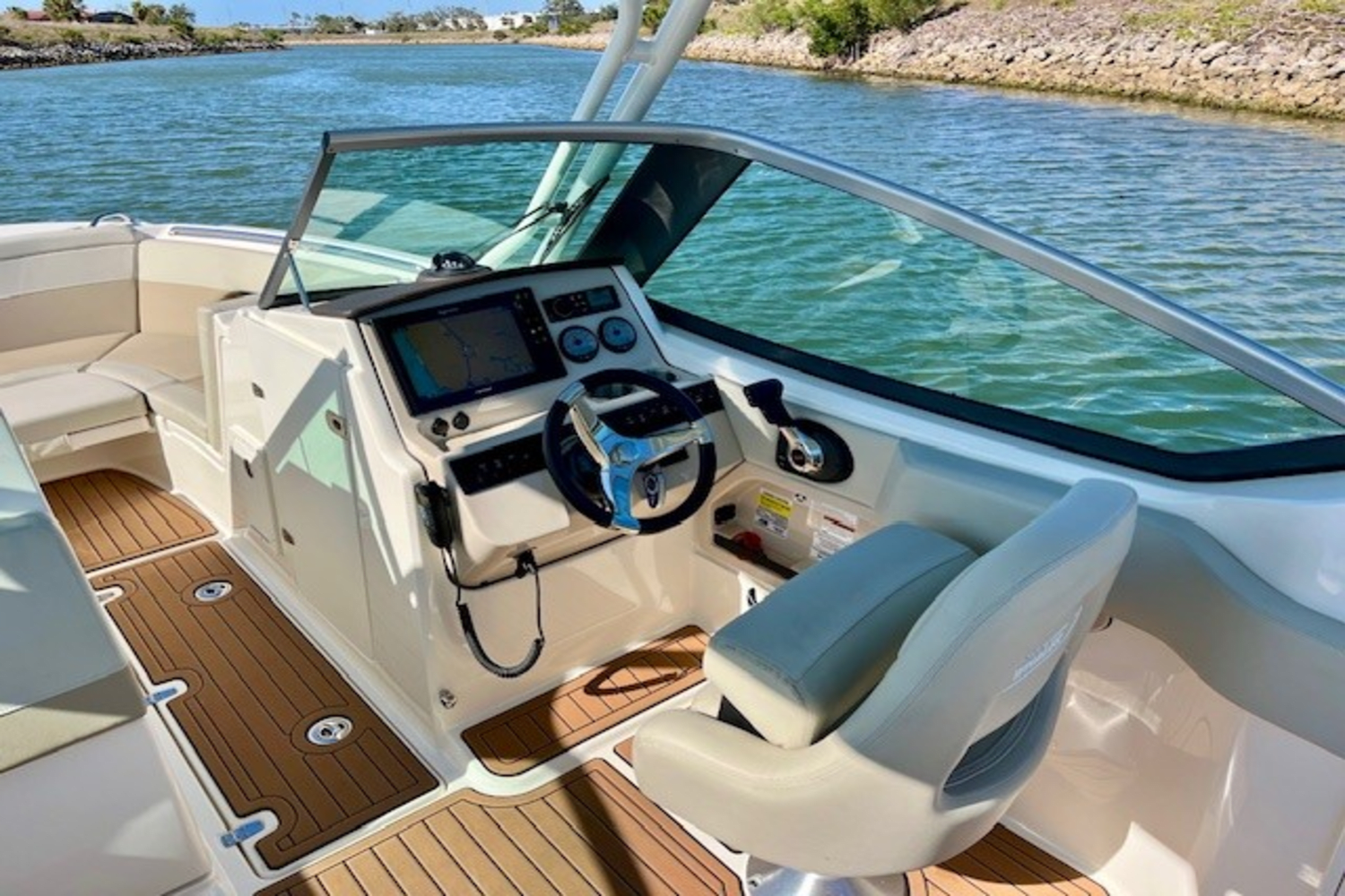 2021 Boston Whaler 240 VANTAGE Image Thumbnail #13
