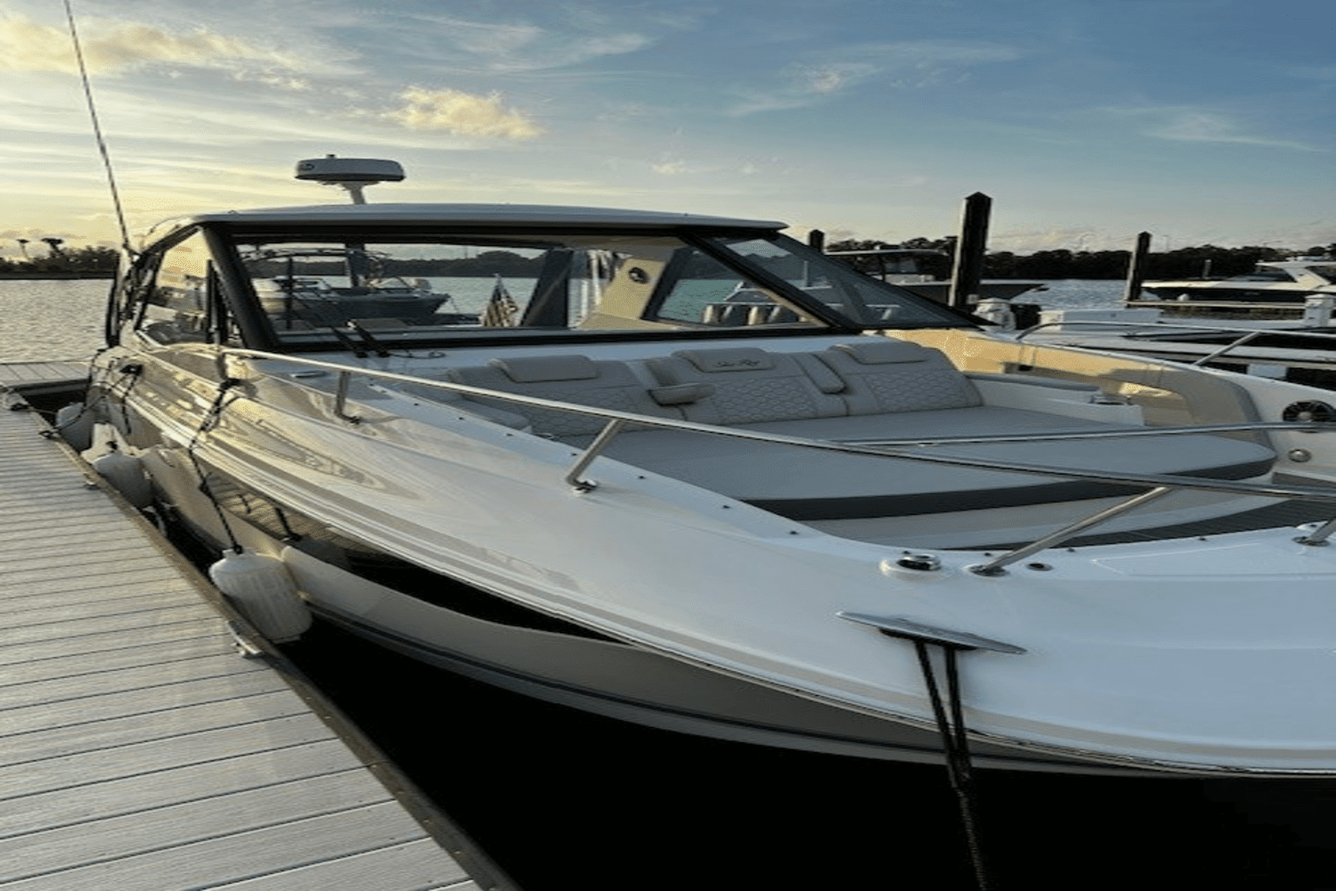2023 Sea Ray 320 DA-OB Image Thumbnail #7