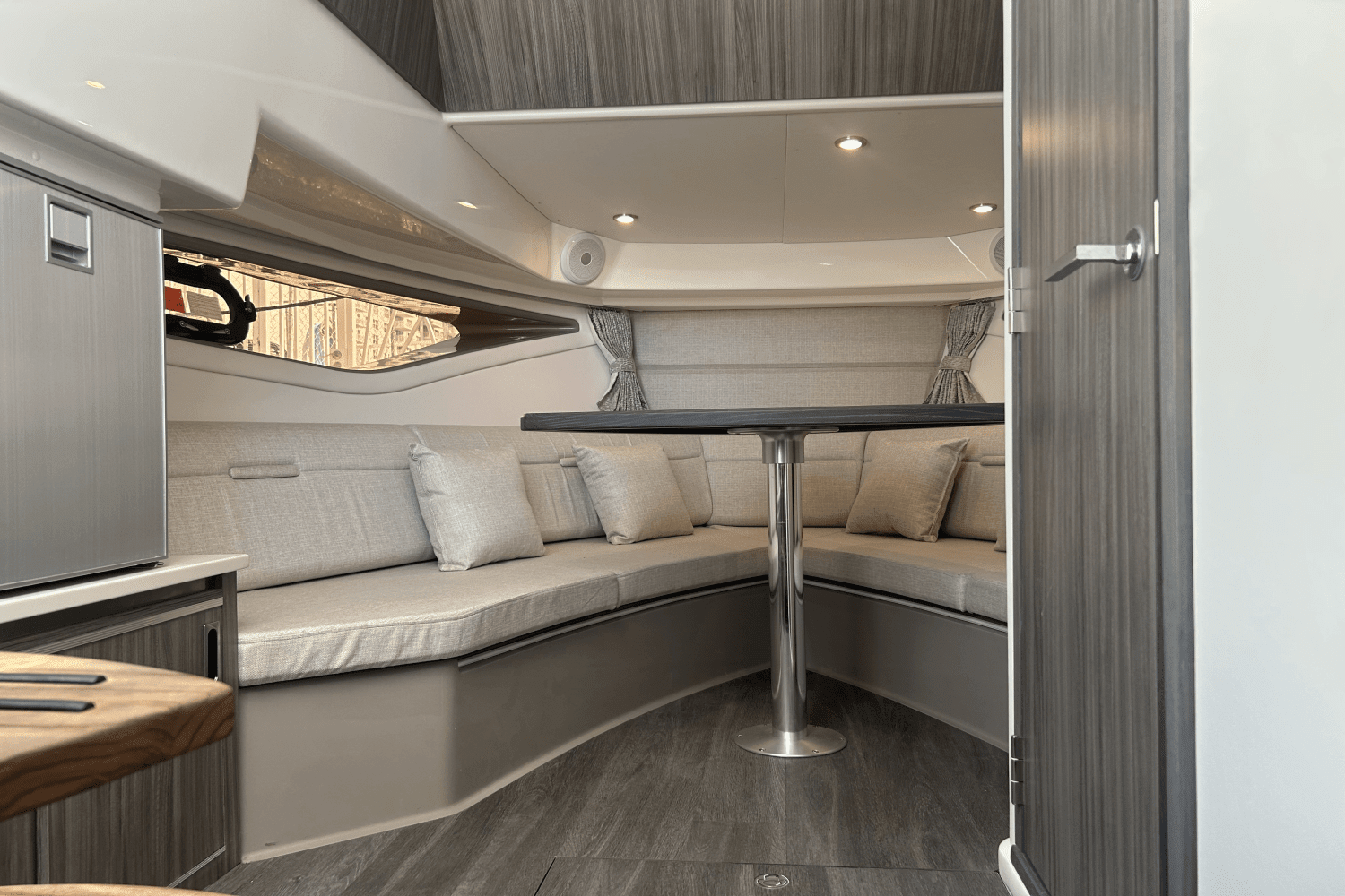 2023 Sea Ray 320 DA OB Image Thumbnail #16