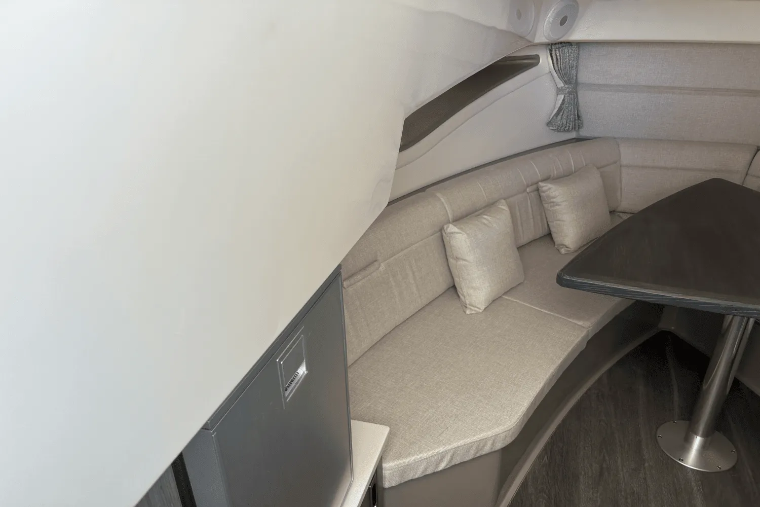 2023 Sea Ray 320 DA OB Image Thumbnail #24