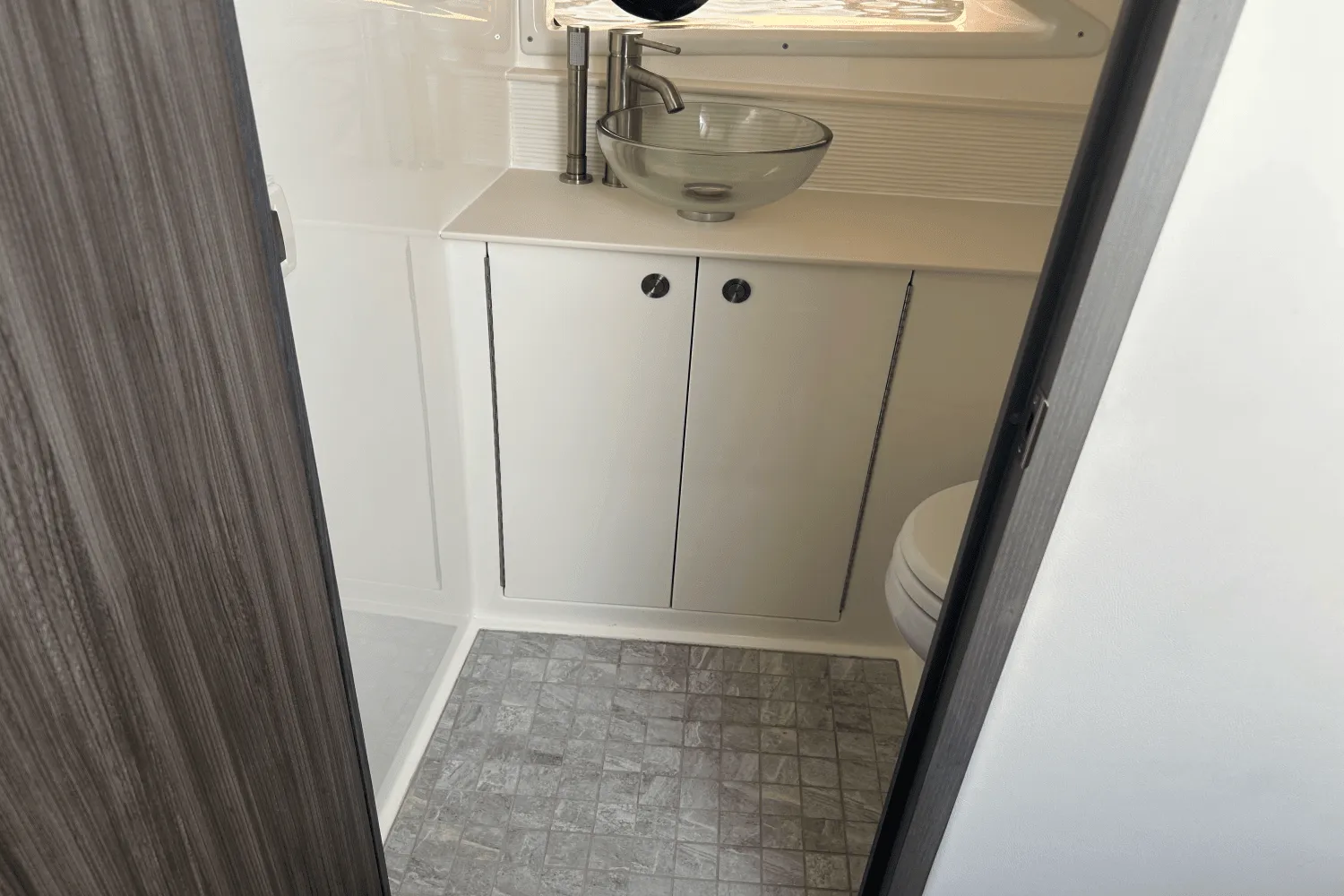 2023 Sea Ray 320 DA OB Image Thumbnail #22