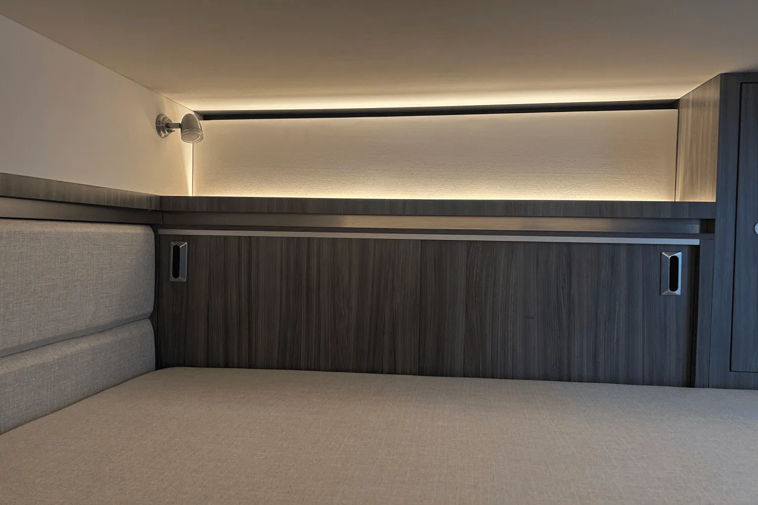 2023 Sea Ray 320 DA OB Image Thumbnail #17