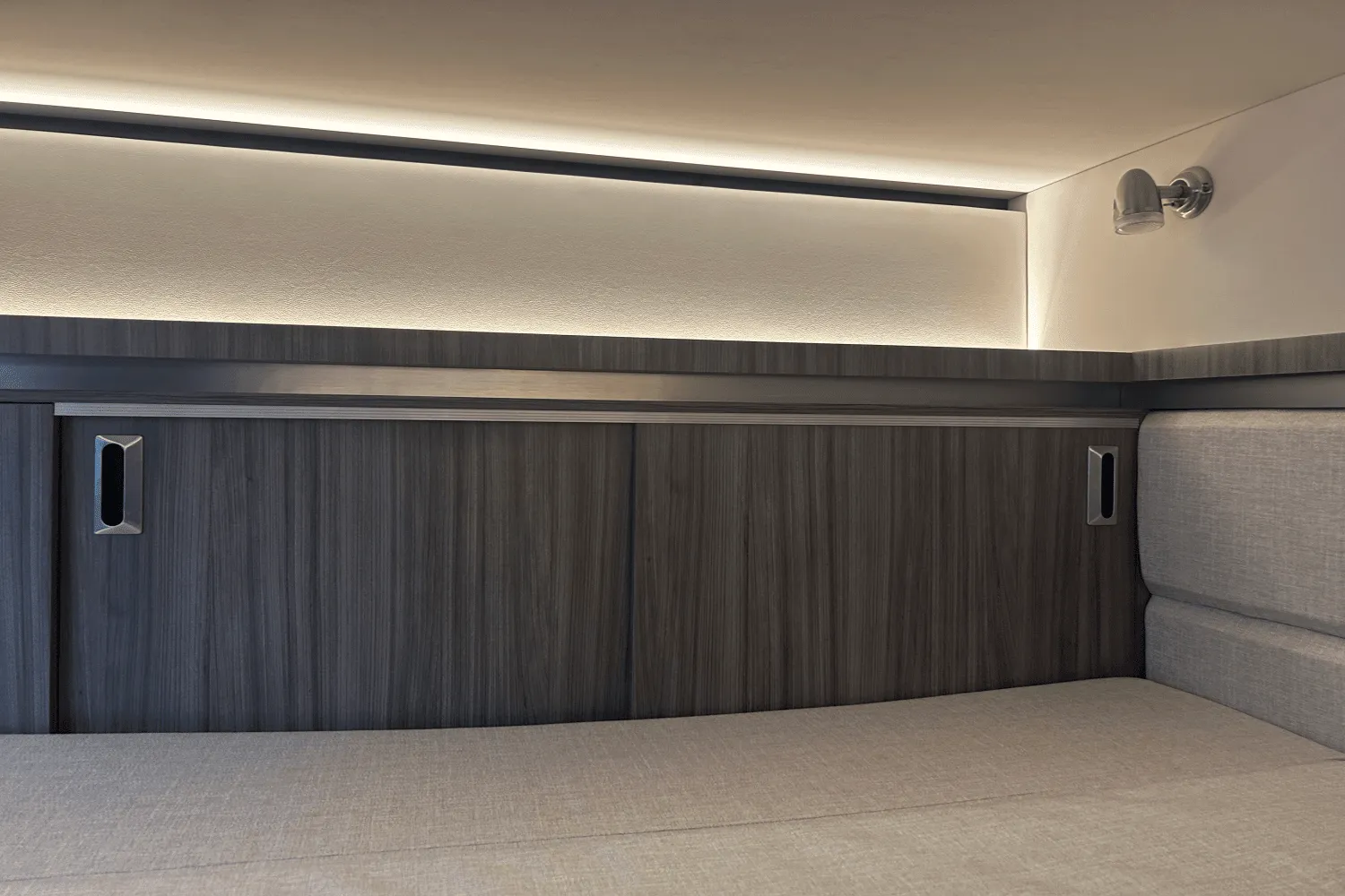 2023 Sea Ray 320 DA OB Image Thumbnail #18