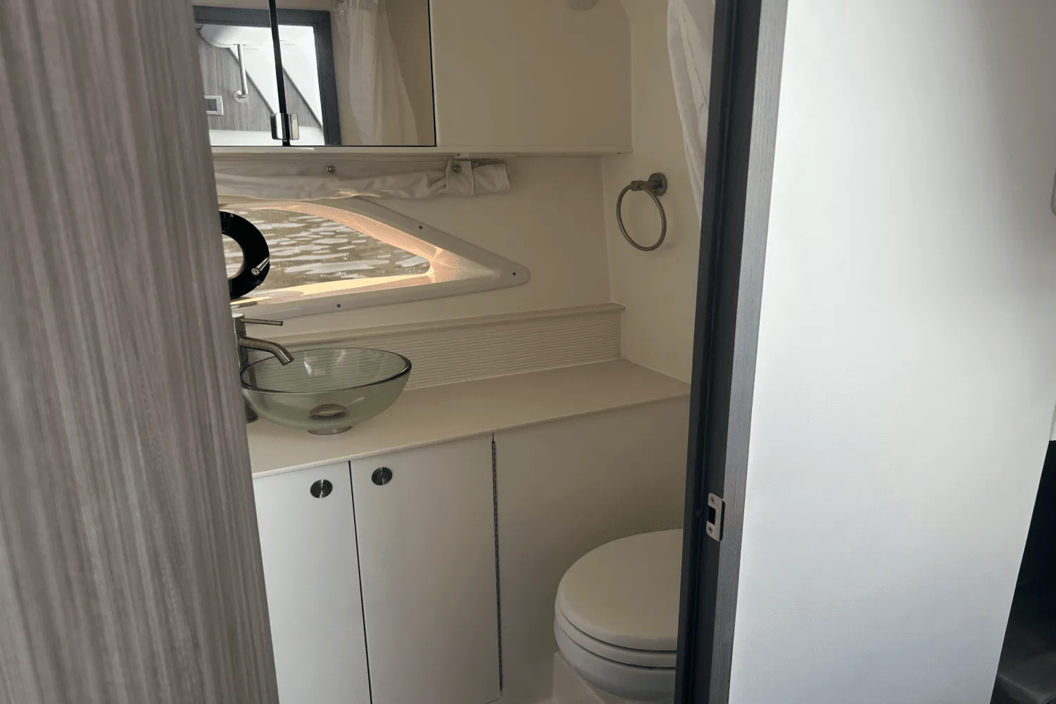 2023 Sea Ray 320 DA OB Image Thumbnail #21