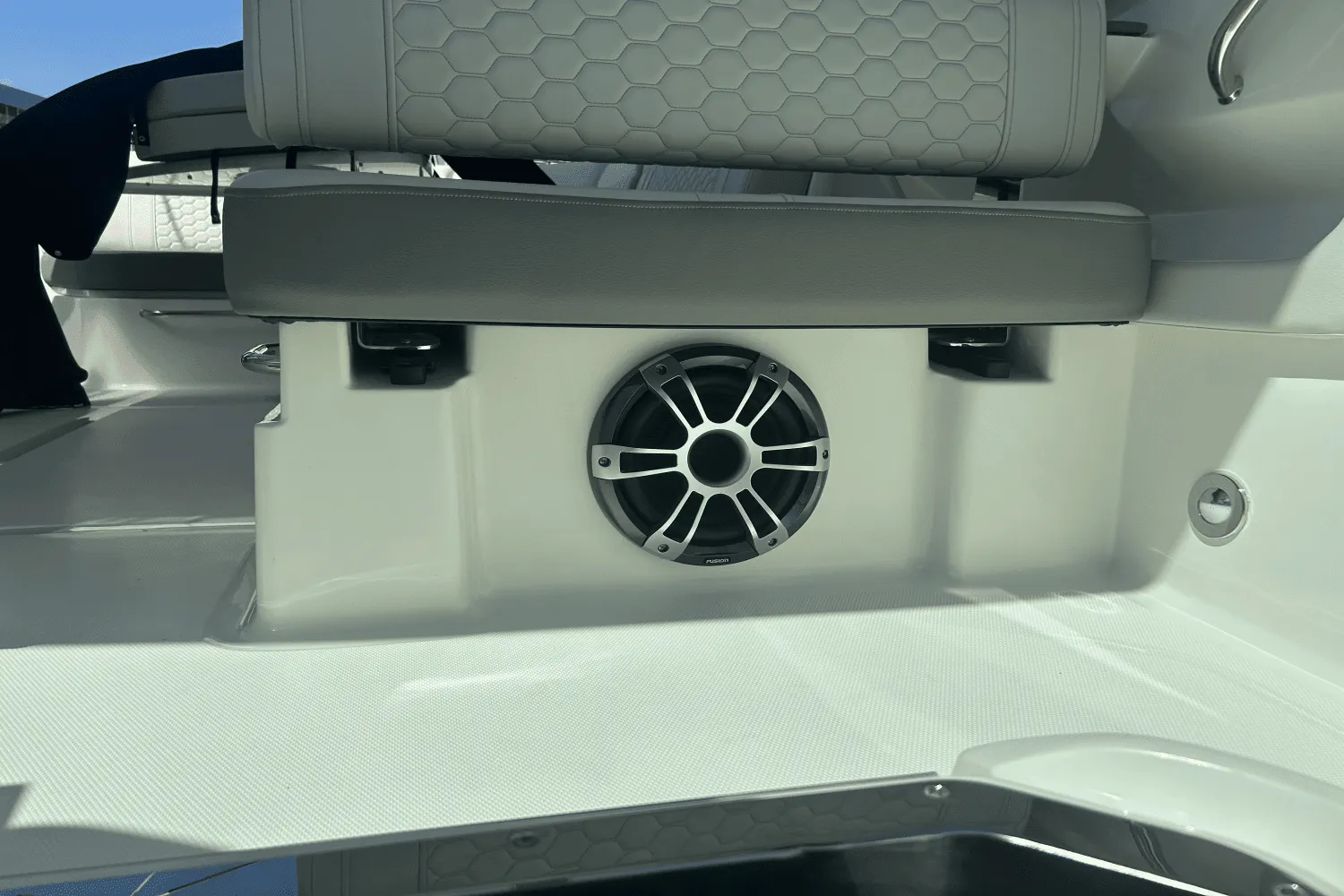 2023 Sea Ray 320 DA OB Image Thumbnail #8