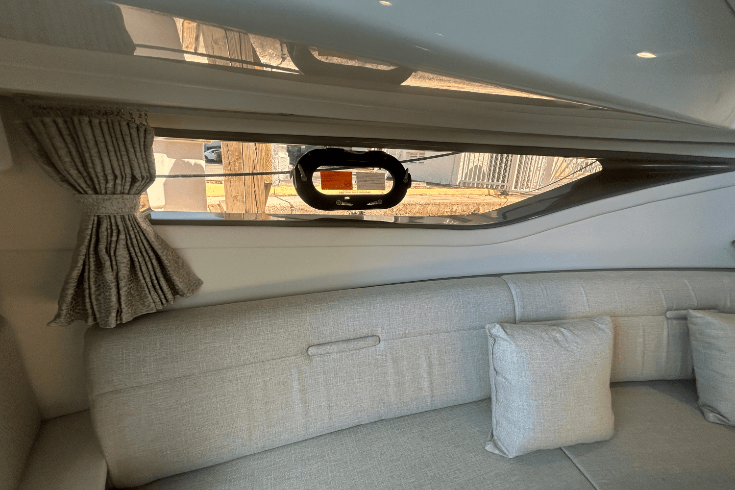 2023 Sea Ray 320 DA OB Image Thumbnail #10