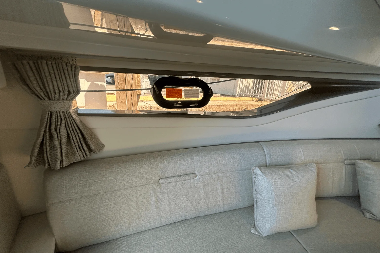 2023 Sea Ray 320 DA OB Image Thumbnail #10