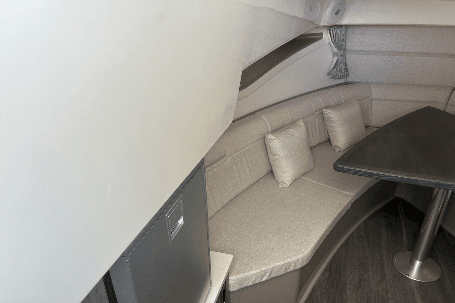 2023 Sea Ray 320 DA OB Image Thumbnail #24