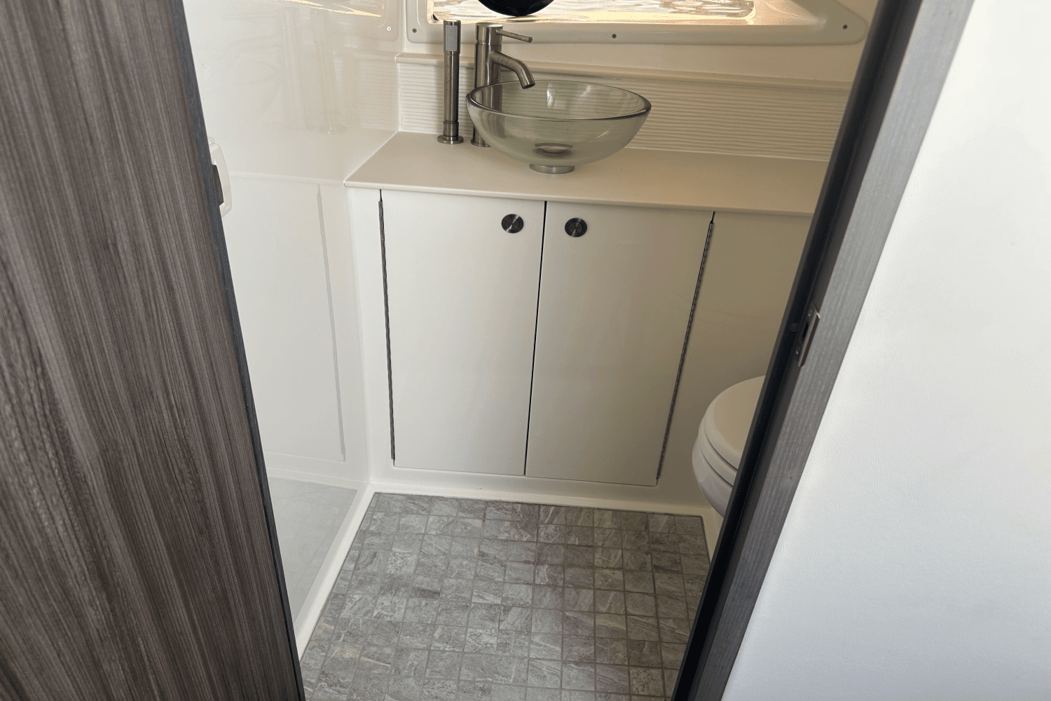 2023 Sea Ray 320 DA OB Image Thumbnail #22