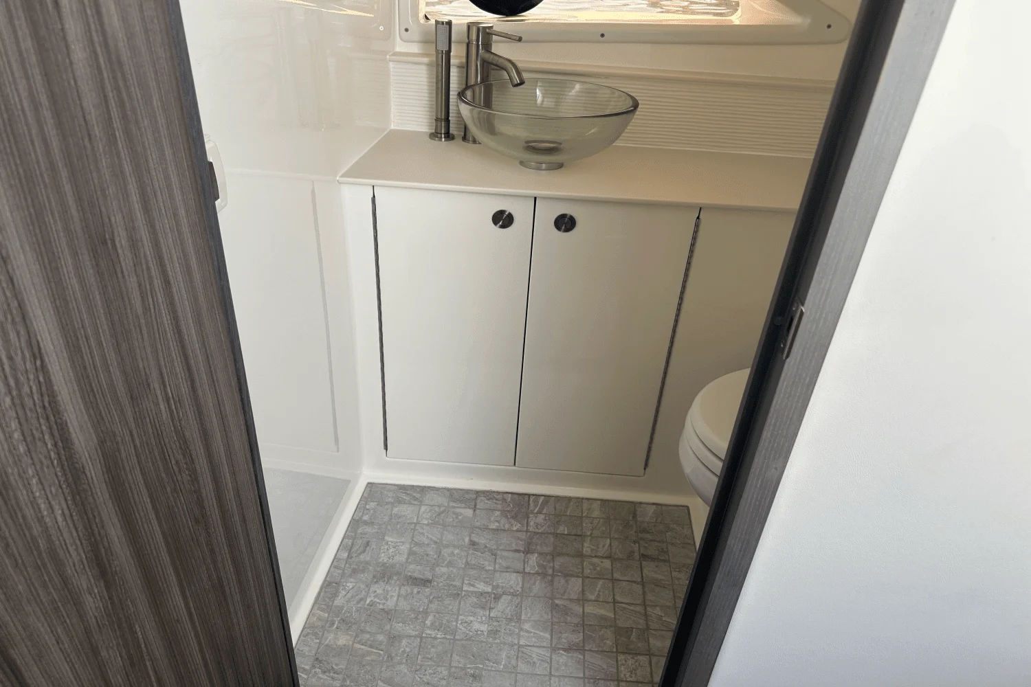 2023 Sea Ray 320 DA OB Image Thumbnail #22