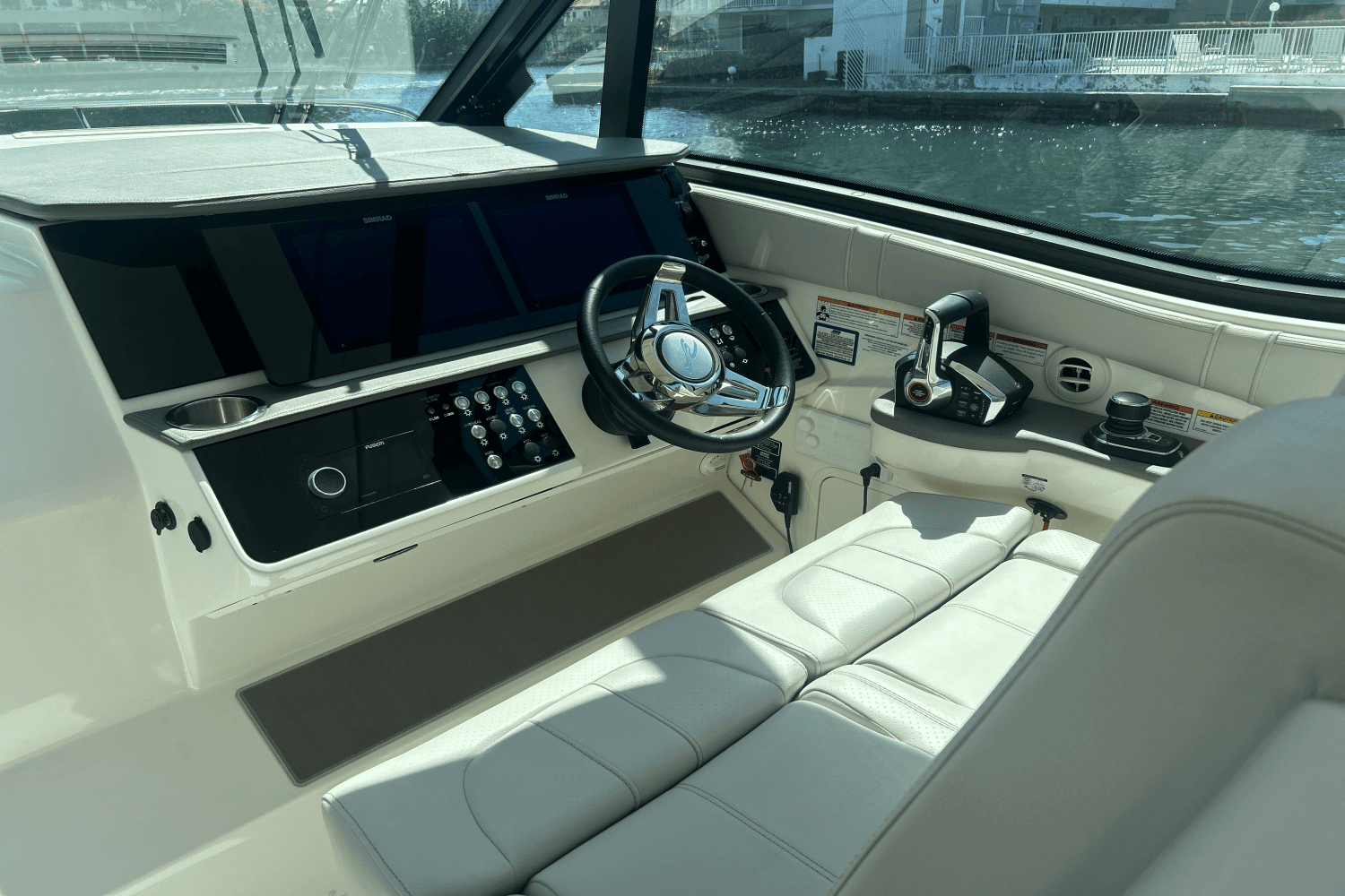 2023 Sea Ray 320 DA OB Image Thumbnail #36