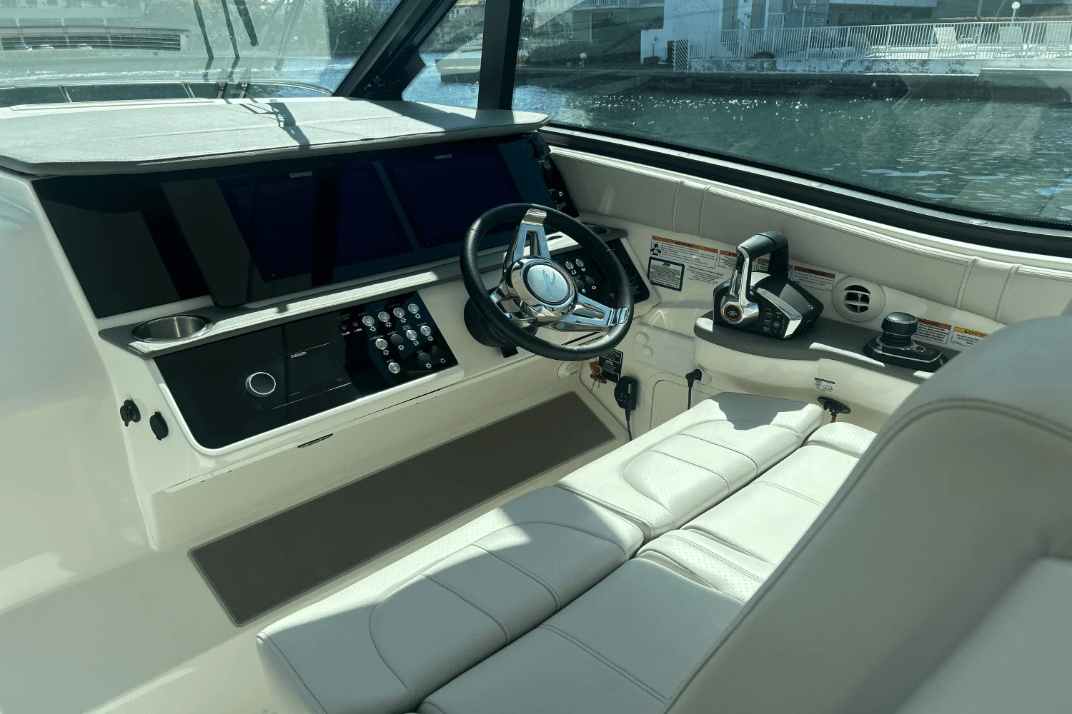 2023 Sea Ray 320 DA OB Image Thumbnail #36