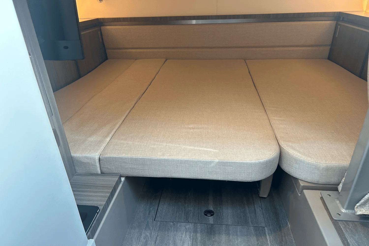 2023 Sea Ray 320 DA OB Image Thumbnail #20