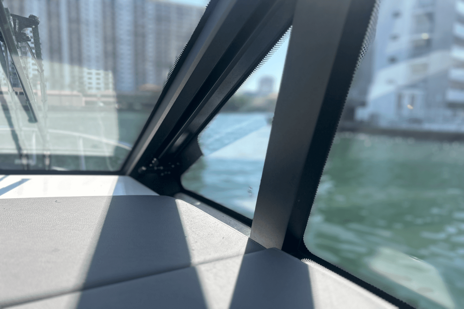 2023 Sea Ray 320 DA OB Image Thumbnail #31