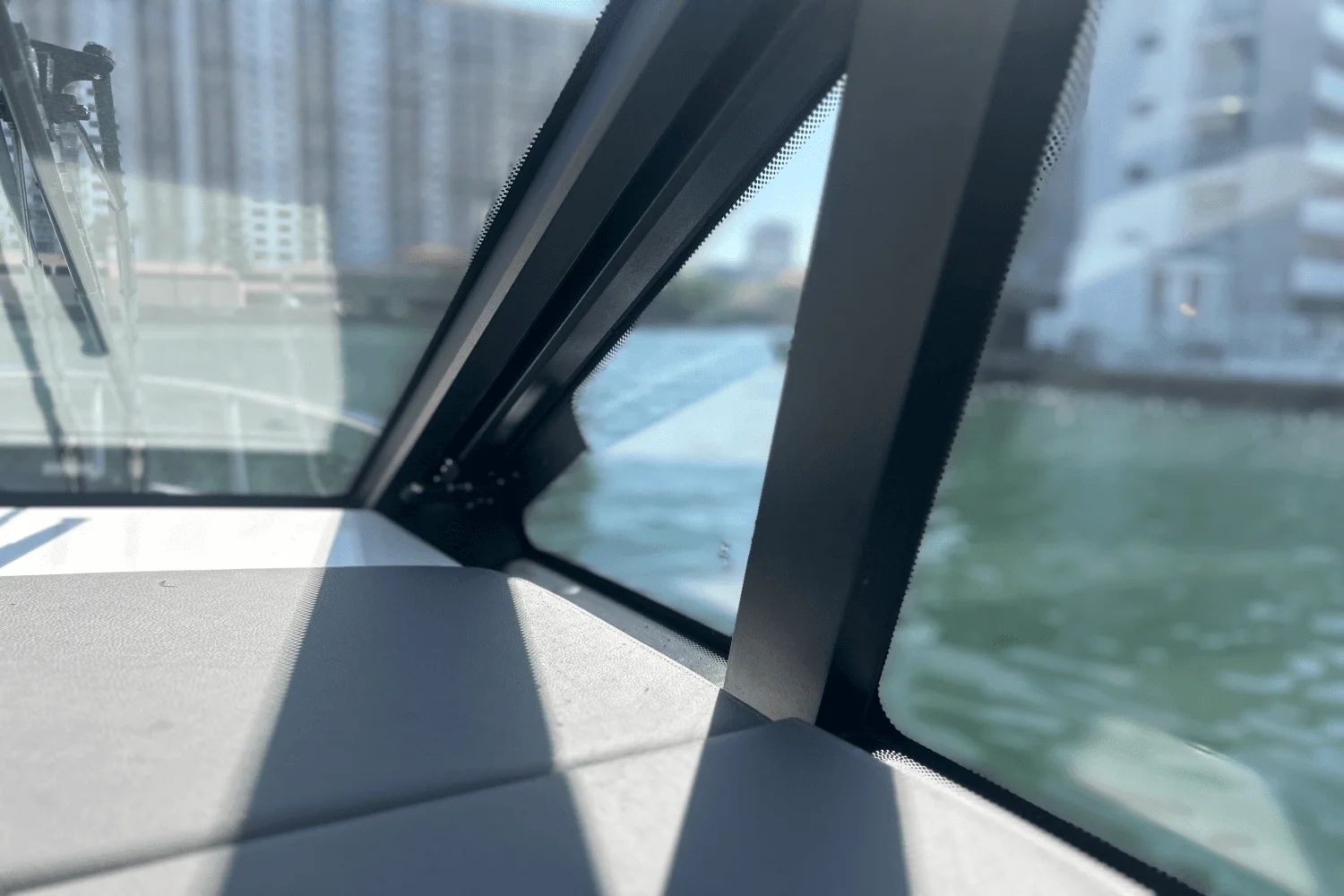 2023 Sea Ray 320 DA OB Image Thumbnail #31