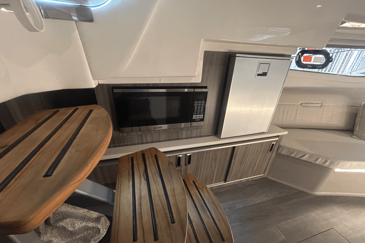 2023 Sea Ray 320 DA OB Image Thumbnail #11