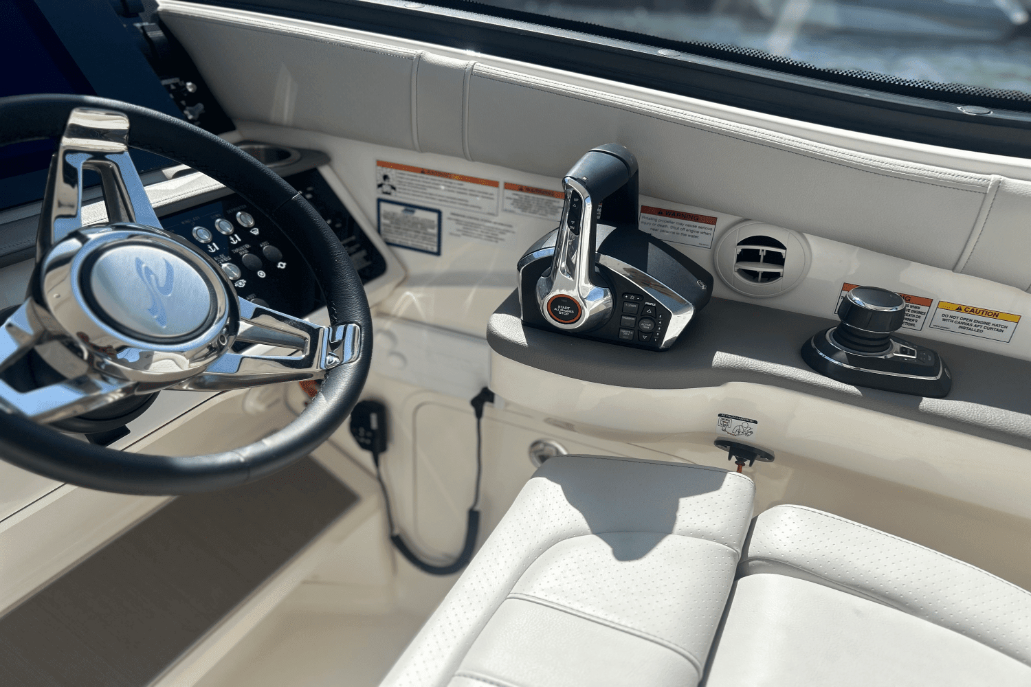 2023 Sea Ray 320 DA OB Image Thumbnail #35