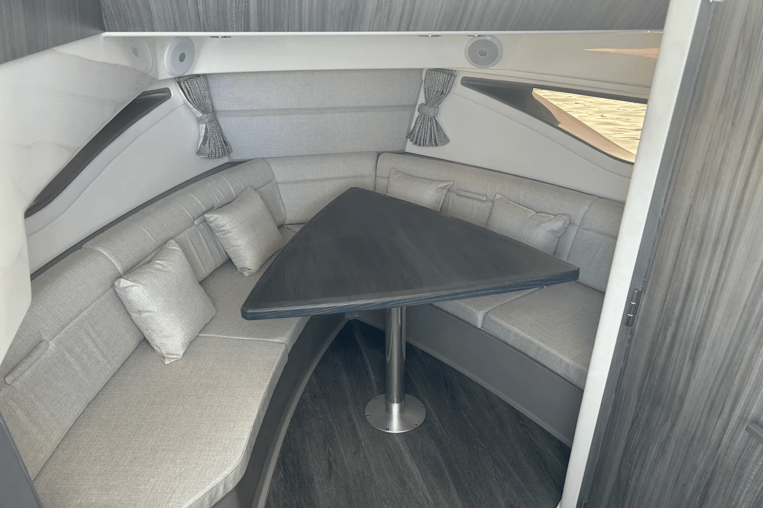 2023 Sea Ray 320 DA OB Image Thumbnail #26