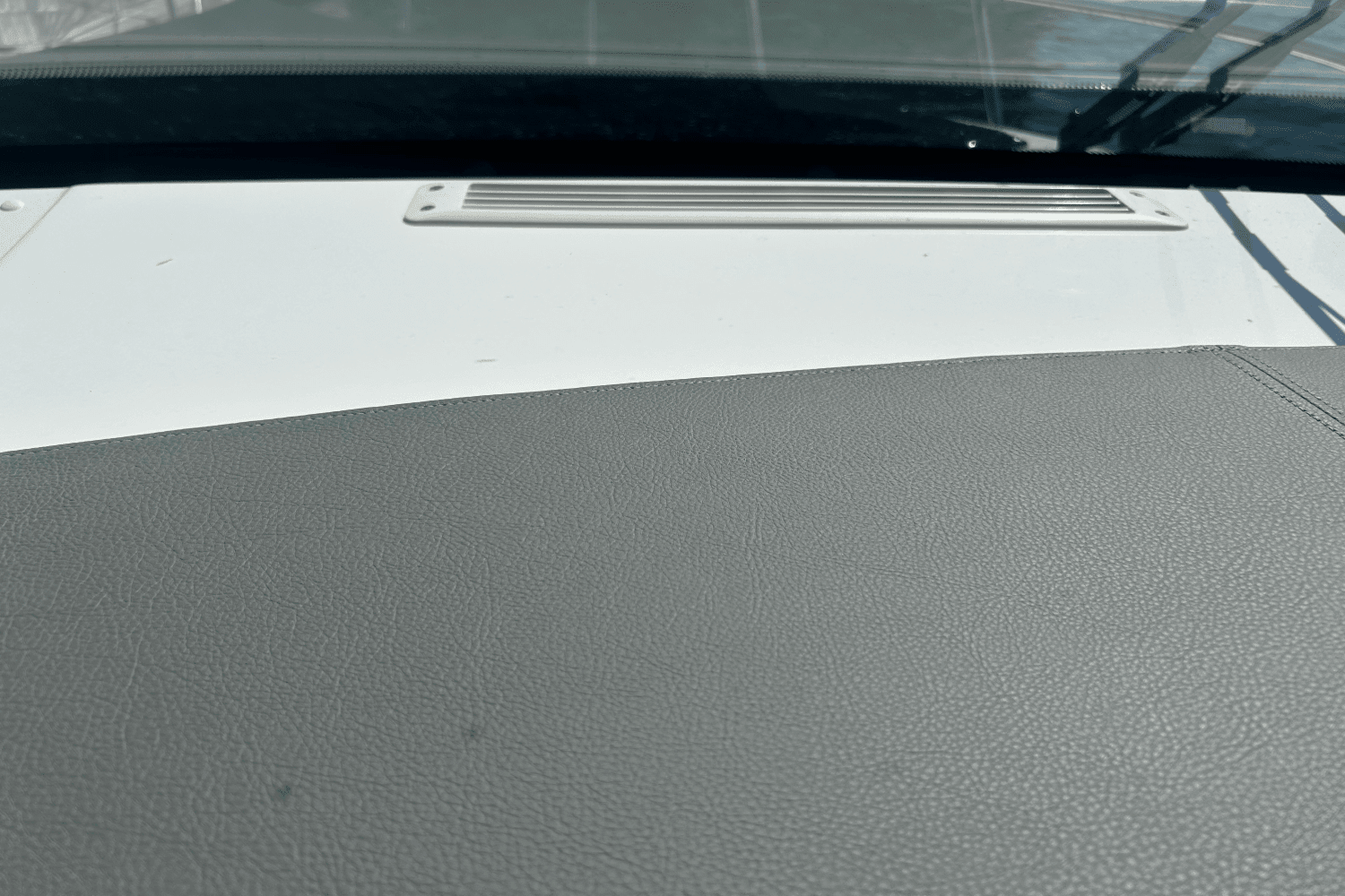 2023 Sea Ray 320 DA OB Image Thumbnail #28