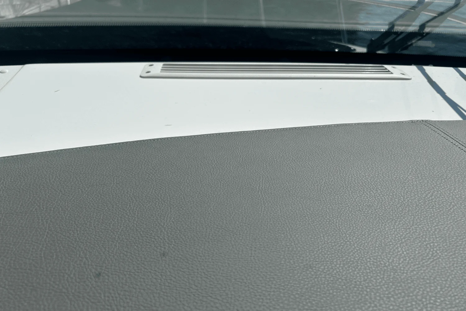 2023 Sea Ray 320 DA OB Image Thumbnail #28