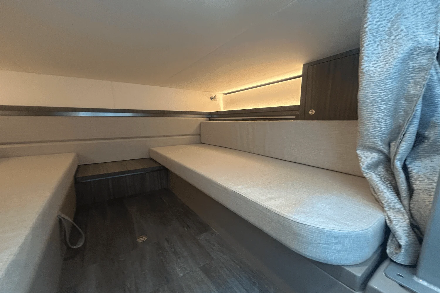 2023 Sea Ray 320 DA OB Image Thumbnail #12