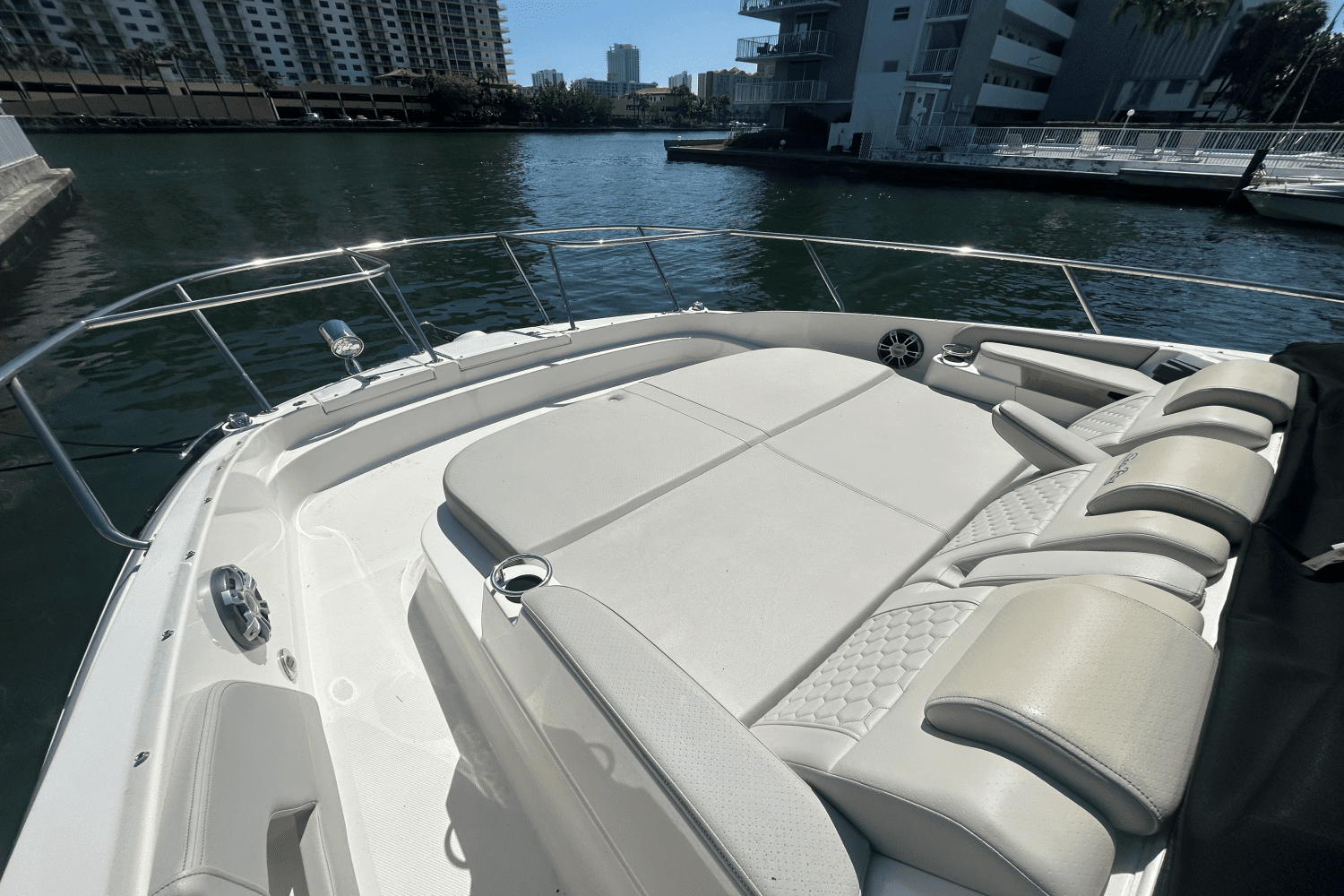2023 Sea Ray 320 DA OB Image Thumbnail #7