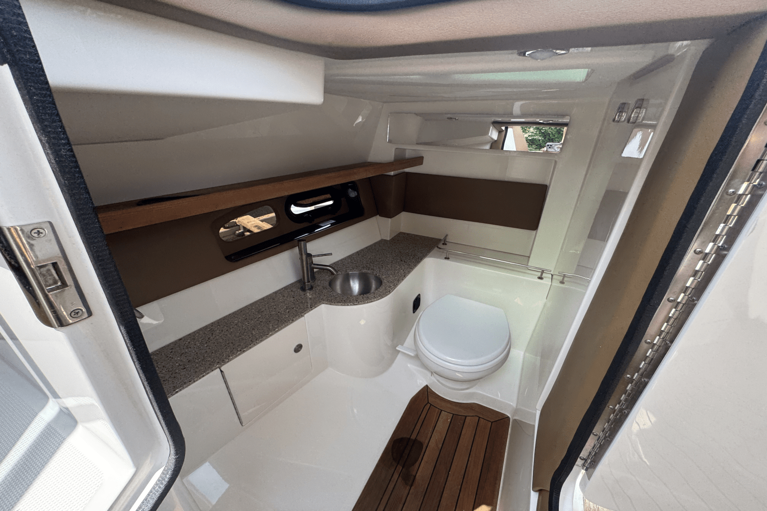 2015 Sea Ray 350 SLX Image Thumbnail #23