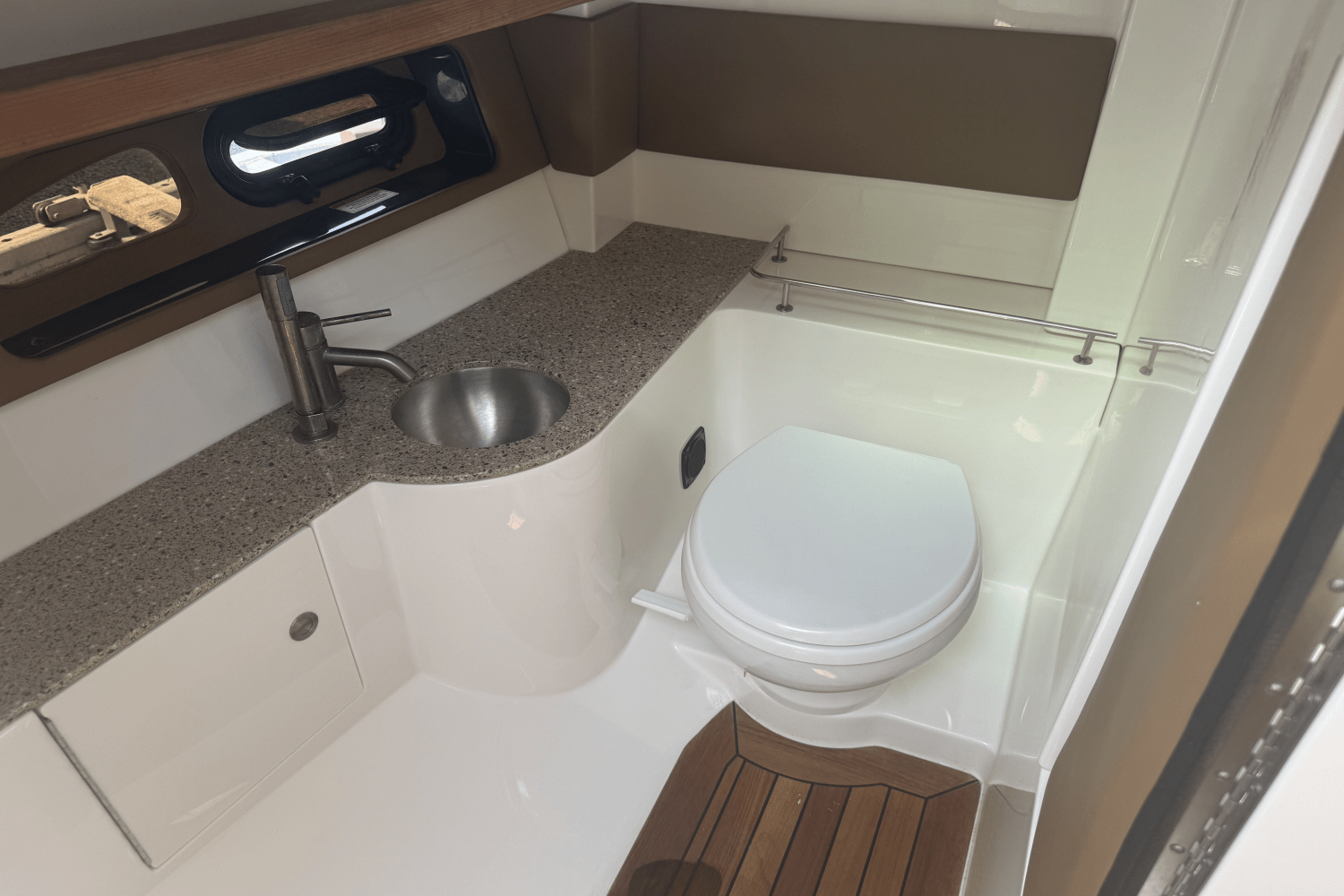2015 Sea Ray 350 SLX Image Thumbnail #24