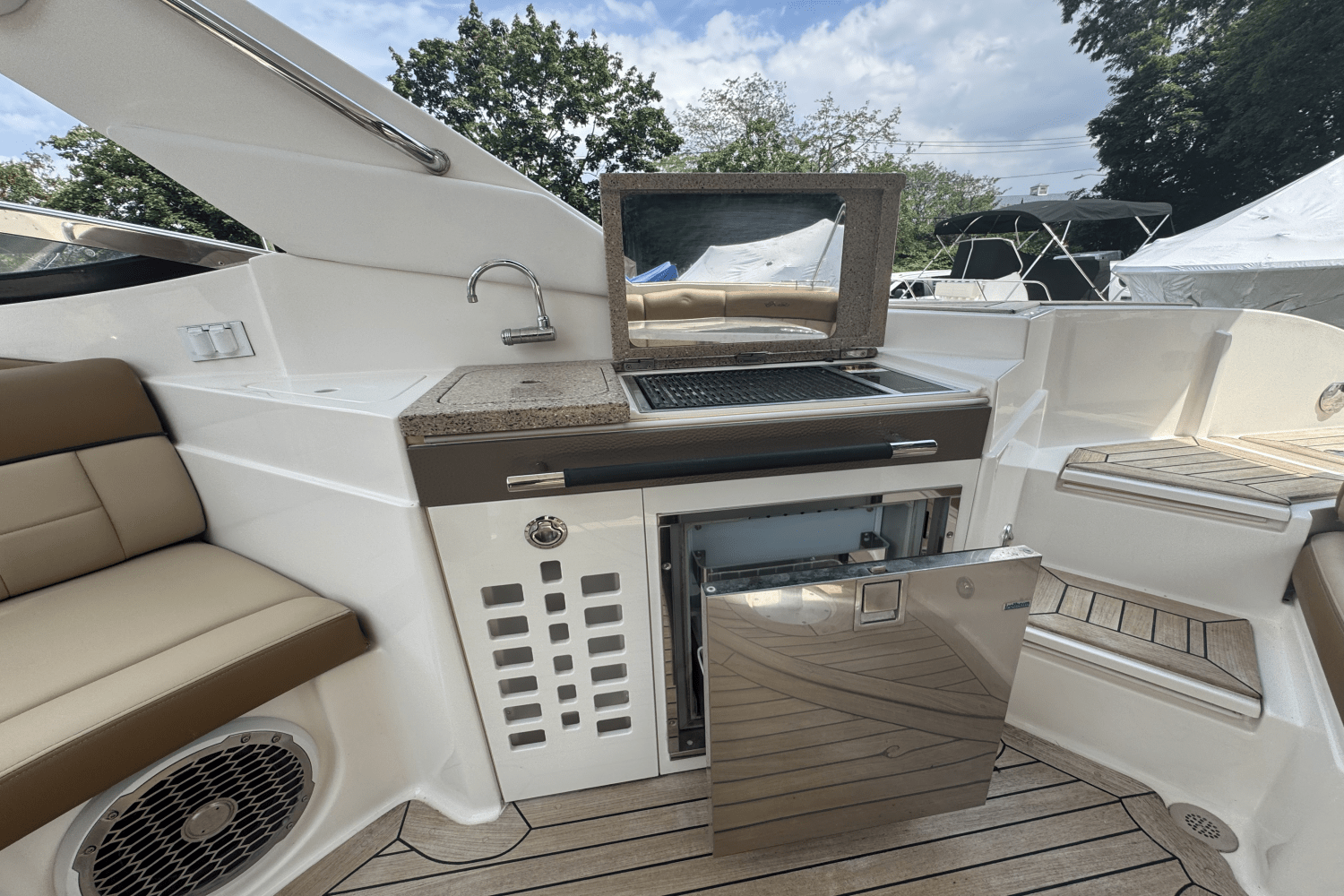 2015 Sea Ray 350 SLX Image Thumbnail #14