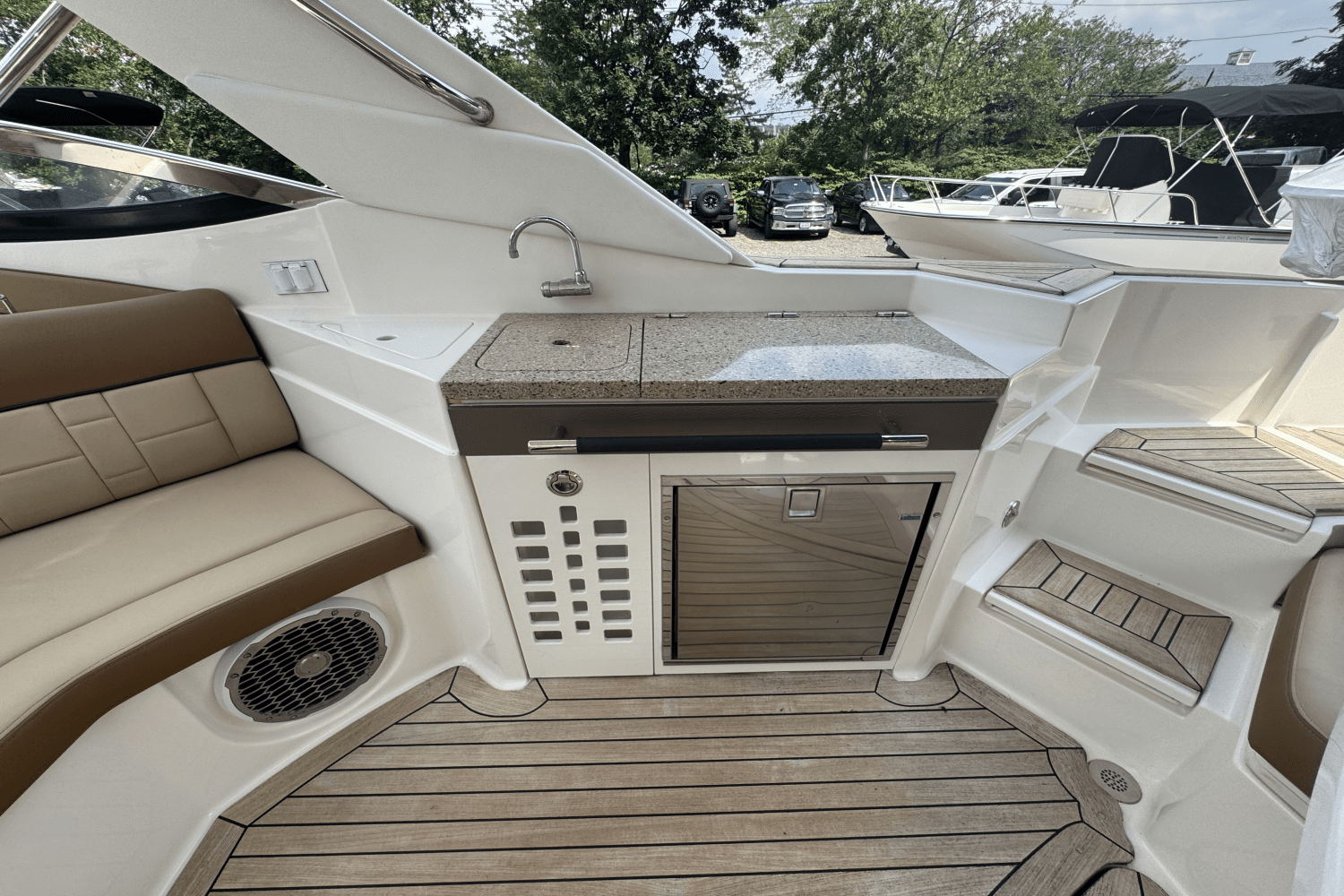 2015 Sea Ray 350 SLX Image Thumbnail #13