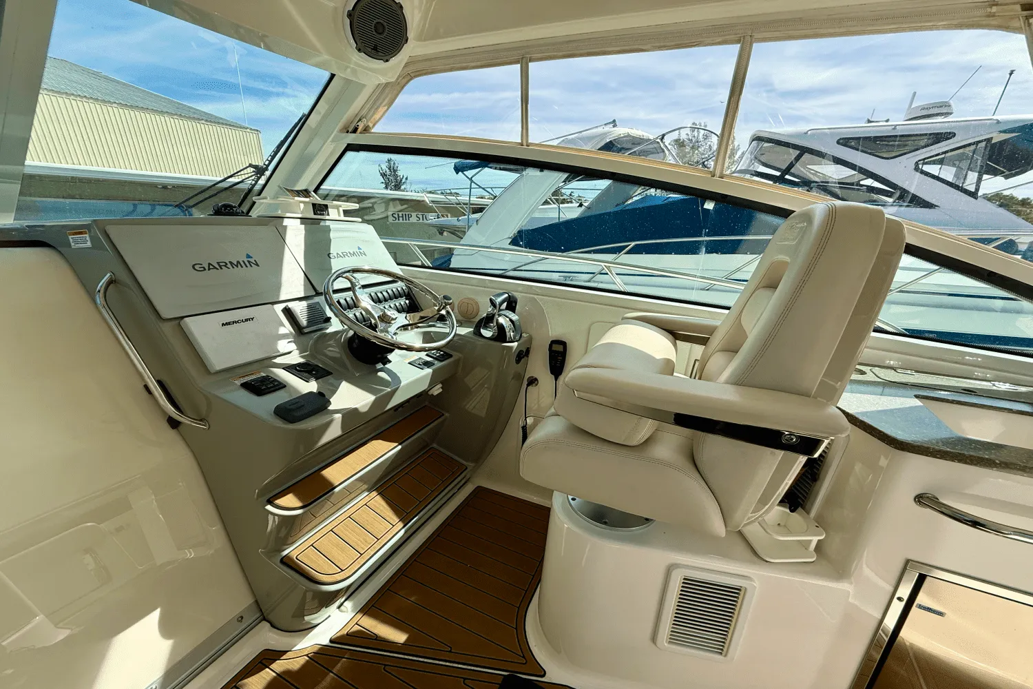 2015 Boston Whaler 345 CONQUEST Image Thumbnail #28