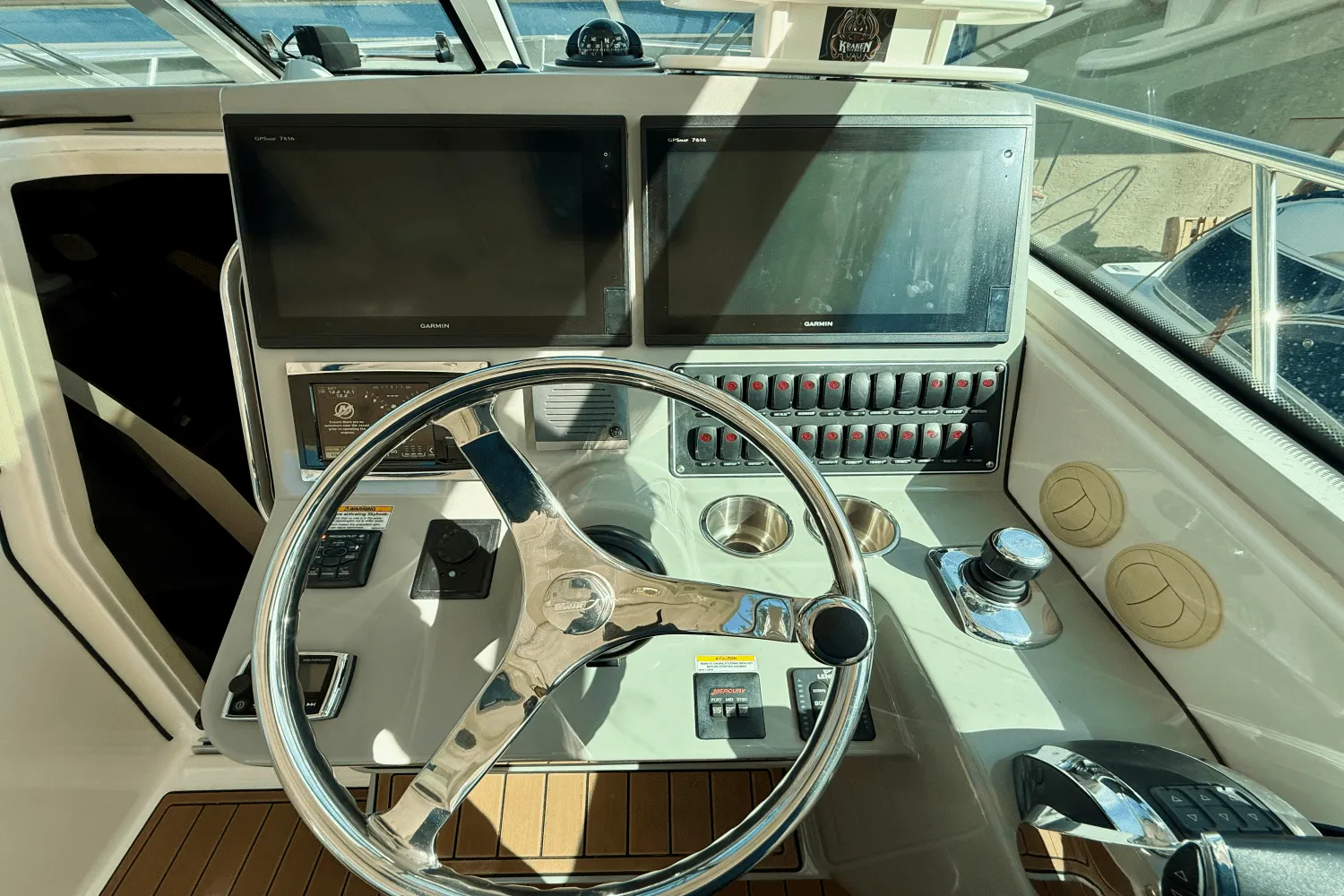 2015 Boston Whaler 345 CONQUEST Image Thumbnail #30