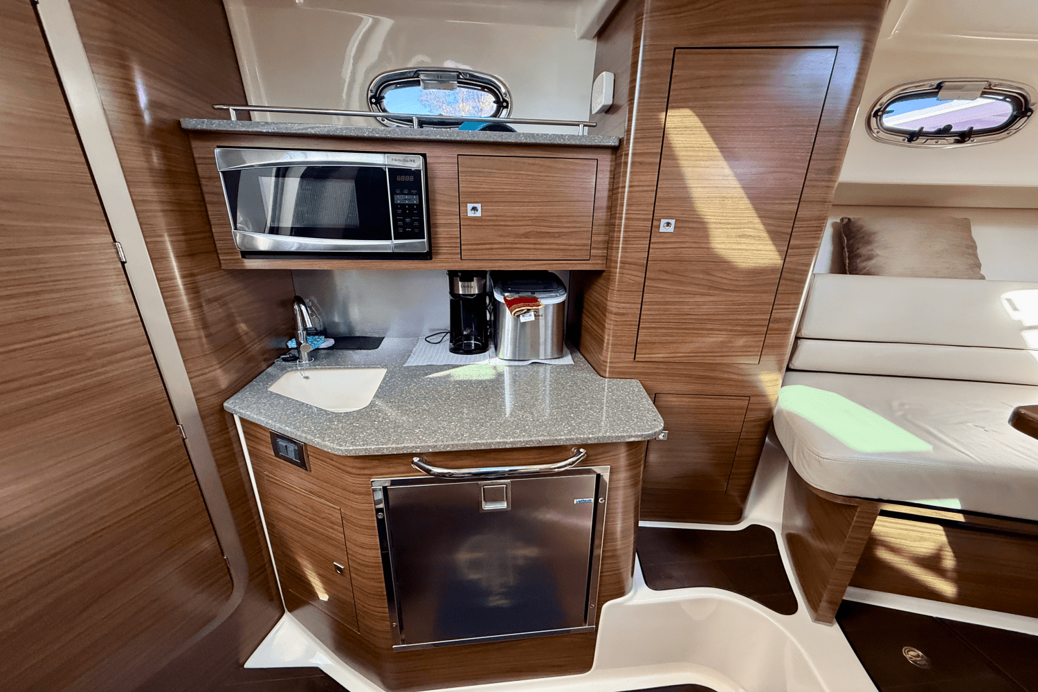 2015 Boston Whaler 345 CONQUEST Image Thumbnail #38