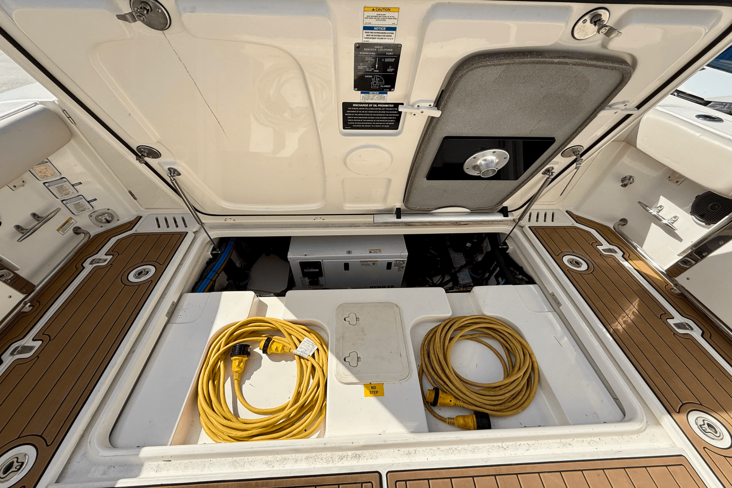 2015 Boston Whaler 345 CONQUEST Image Thumbnail #18