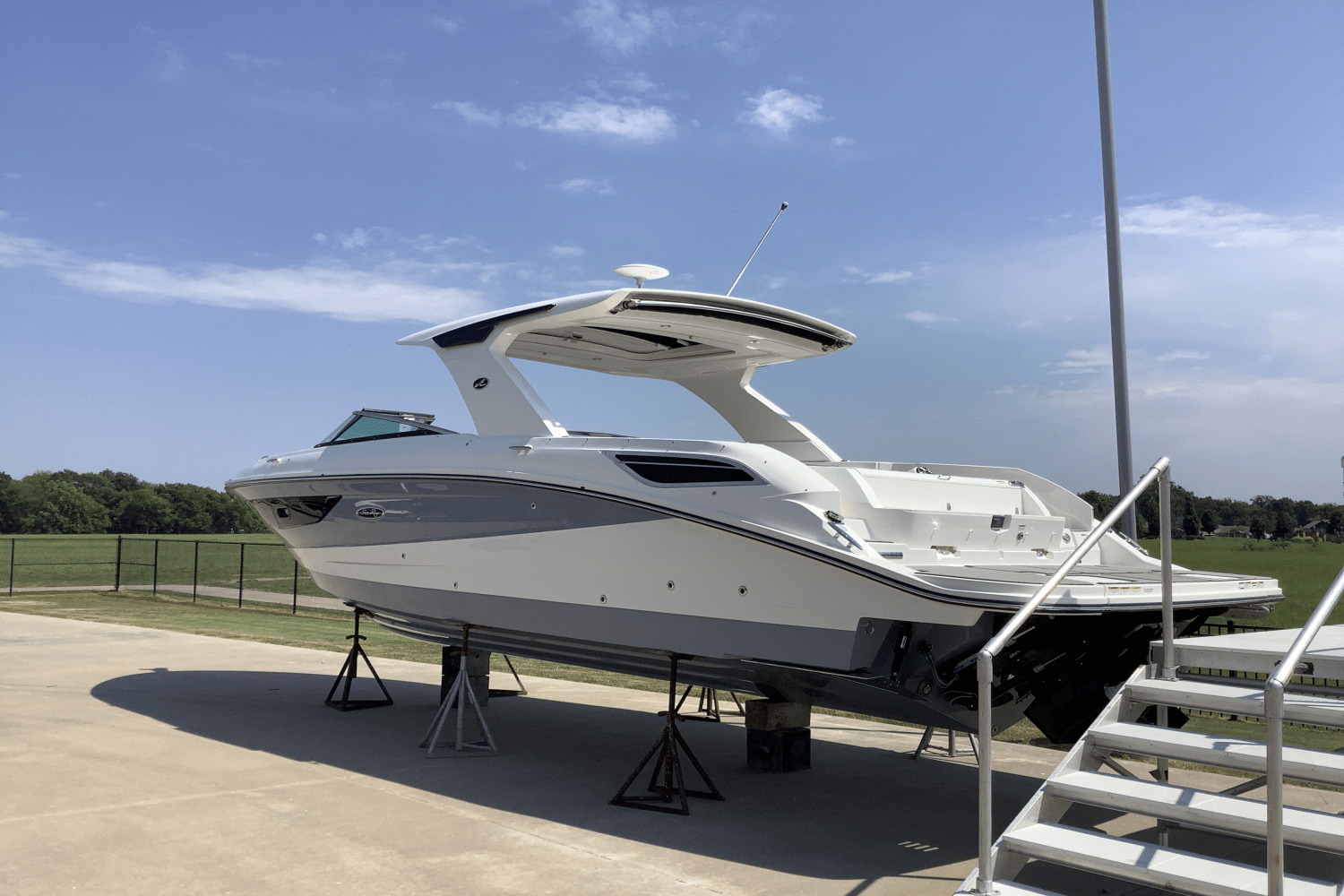 2026 Sea Ray SLX 350 Image Thumbnail #3