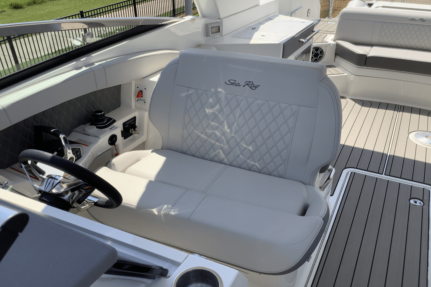 2026 Sea Ray SLX 350 Image Thumbnail #31
