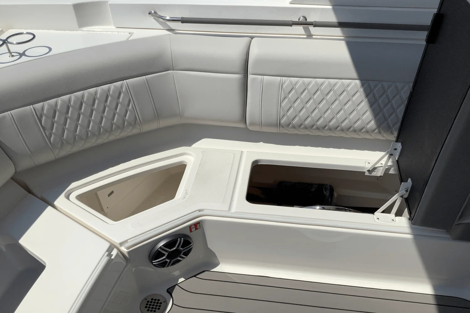 2026 Sea Ray SLX 350 Image Thumbnail #23