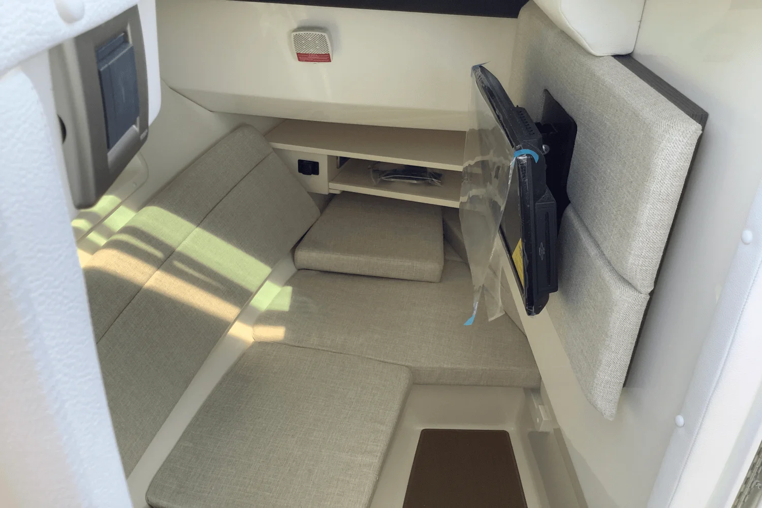 2026 Sea Ray SLX 350 Image Thumbnail #27