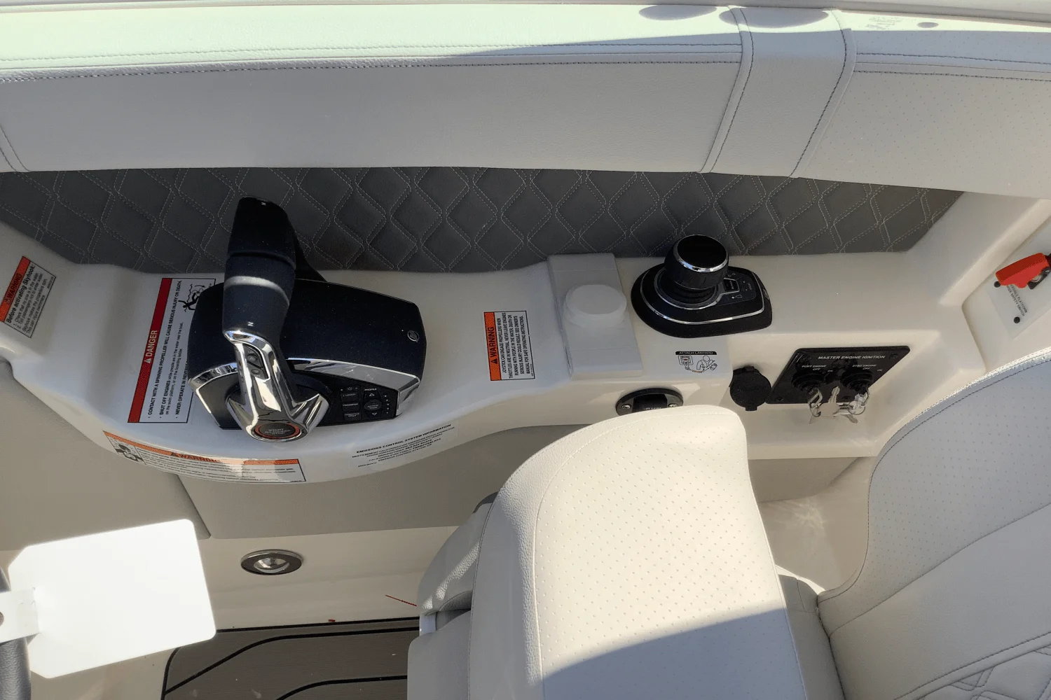 2026 Sea Ray SLX 350 Image Thumbnail #34