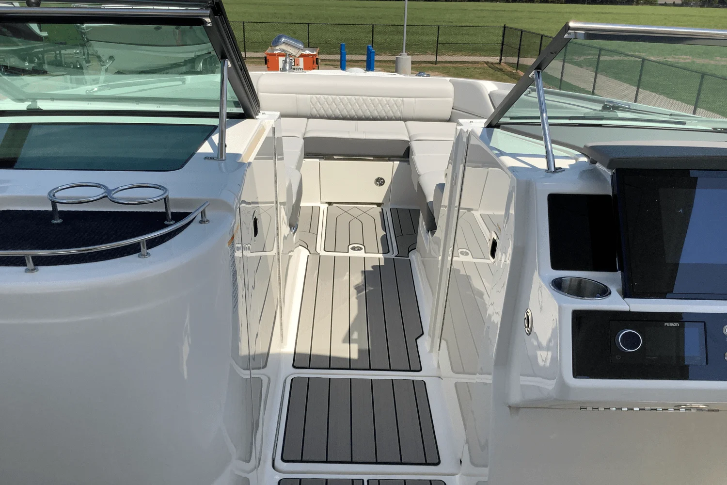 2026 Sea Ray SLX 350 Image Thumbnail #35