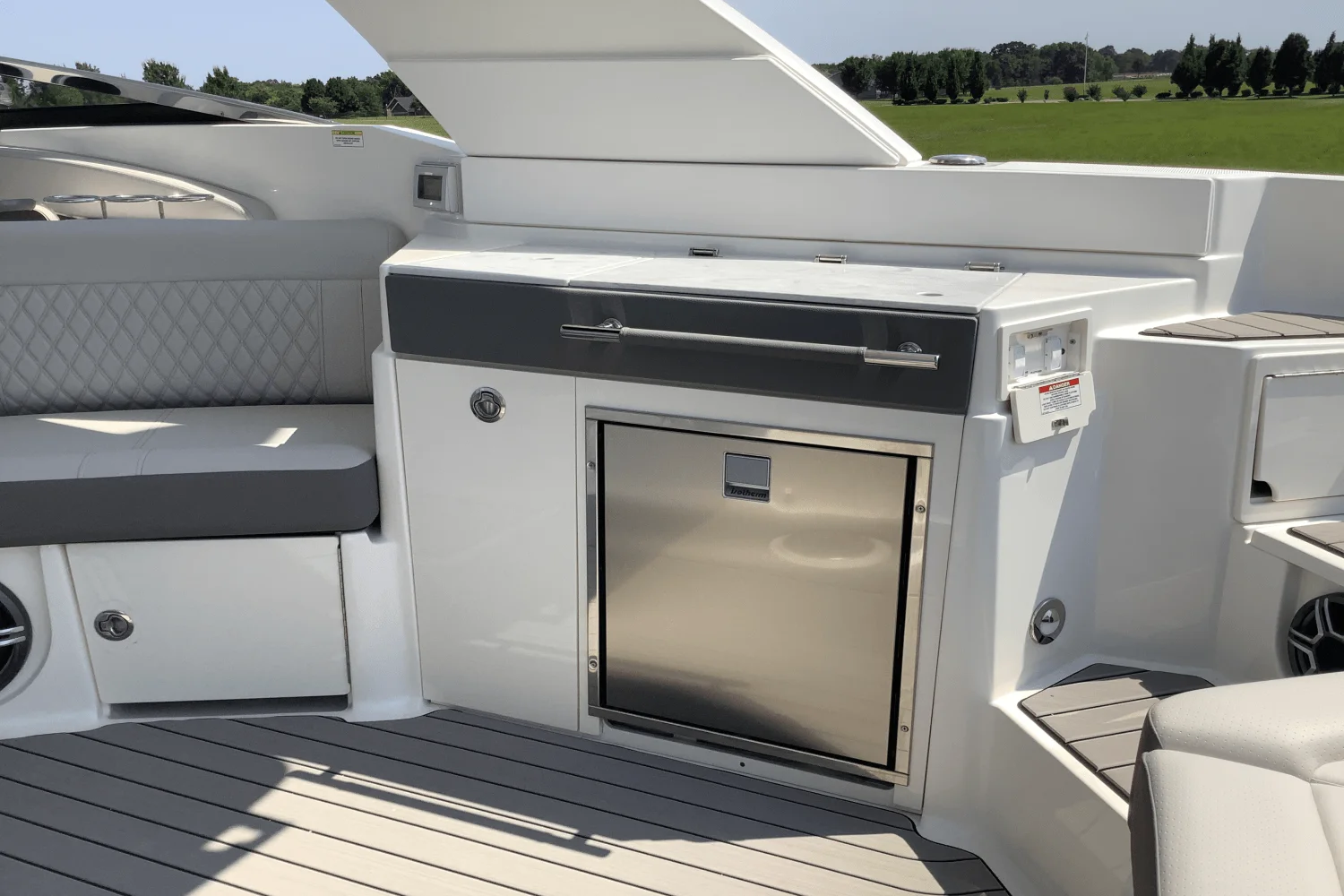 2026 Sea Ray SLX 350 Image Thumbnail #16