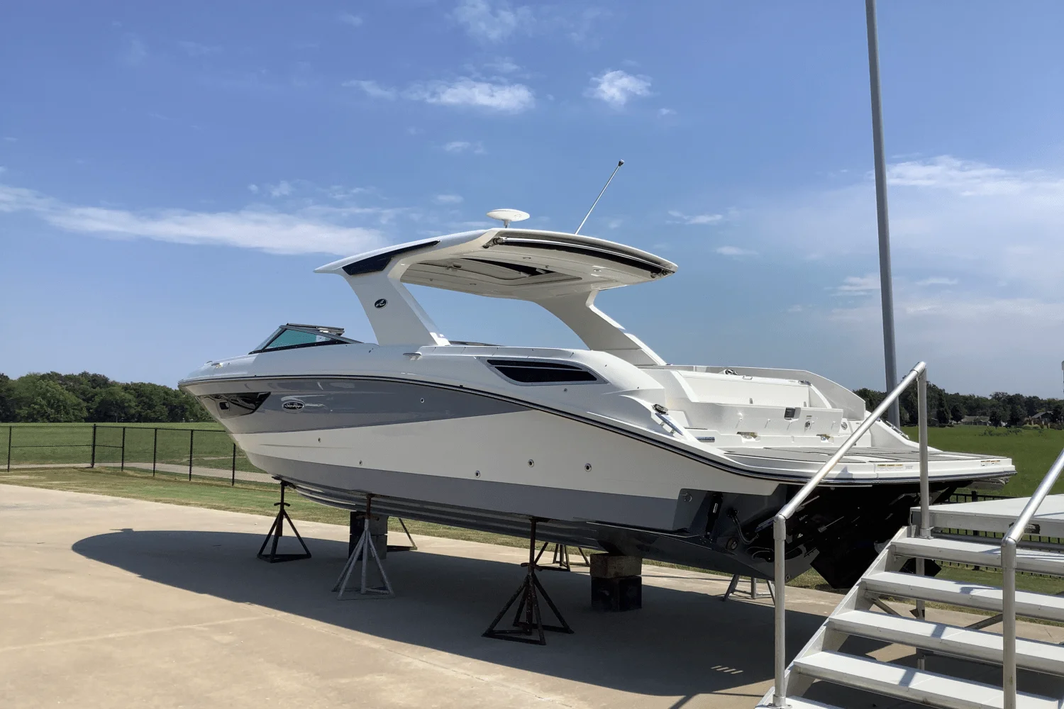 2026 Sea Ray SLX 350 Image Thumbnail #4