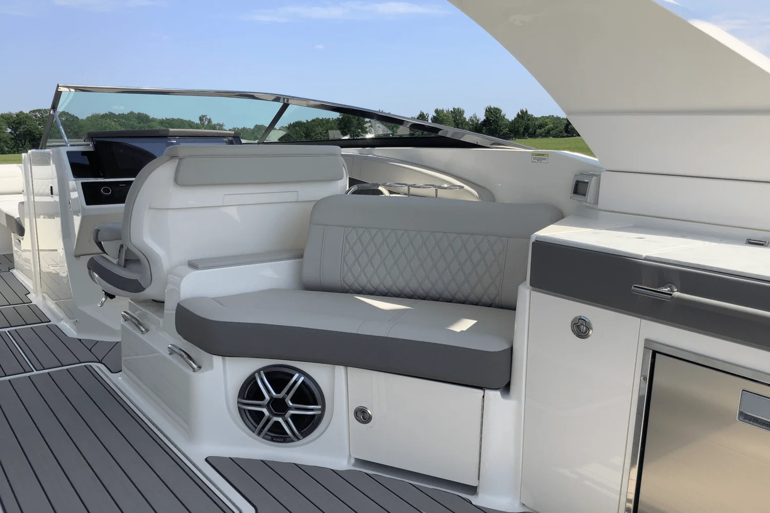 2026 Sea Ray SLX 350 Image Thumbnail #18